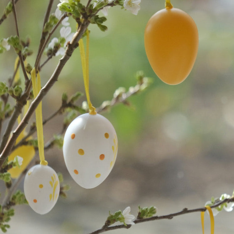 Easter Display Inspiration: Dried Flowers & Trends for Spring